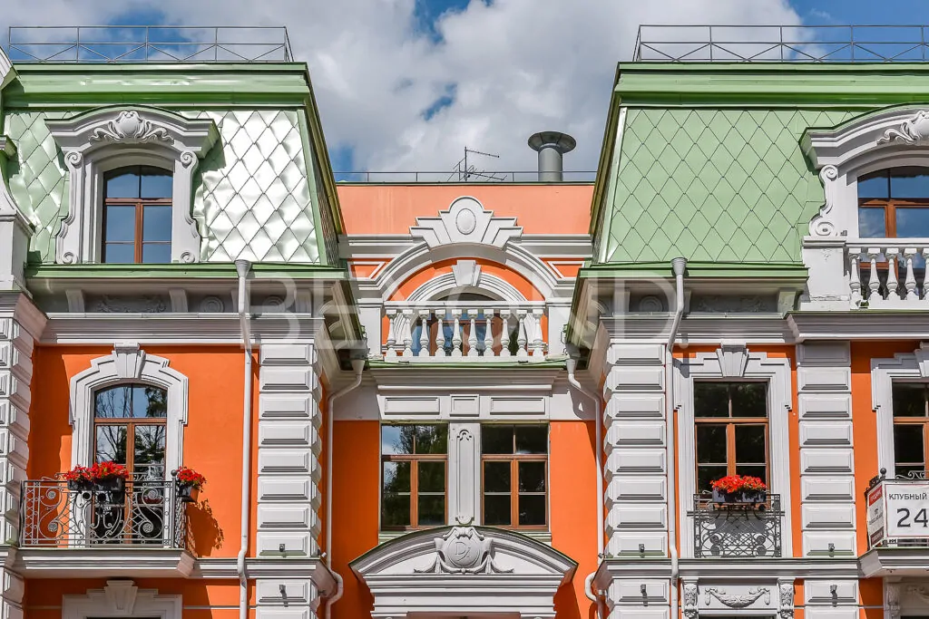 Просторная терраса из кухни