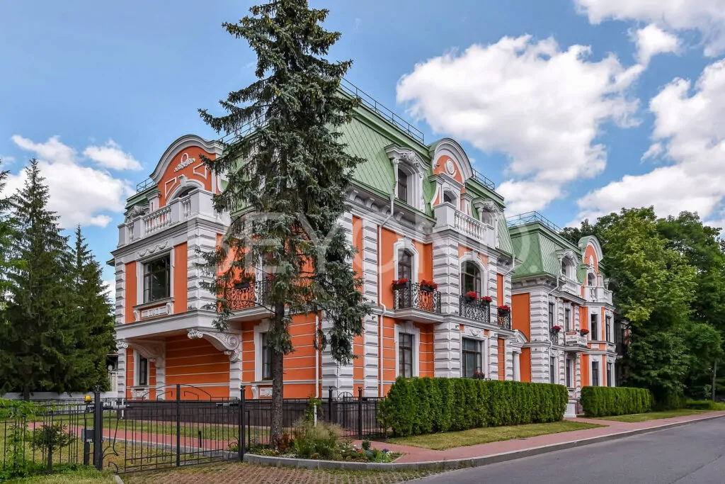 Фасад с Санаторной аллеи