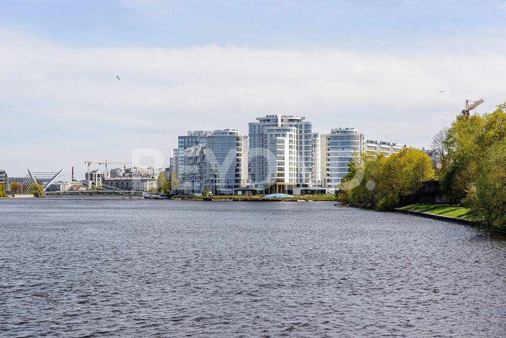 17_Dom_v_okruzhenii_vody