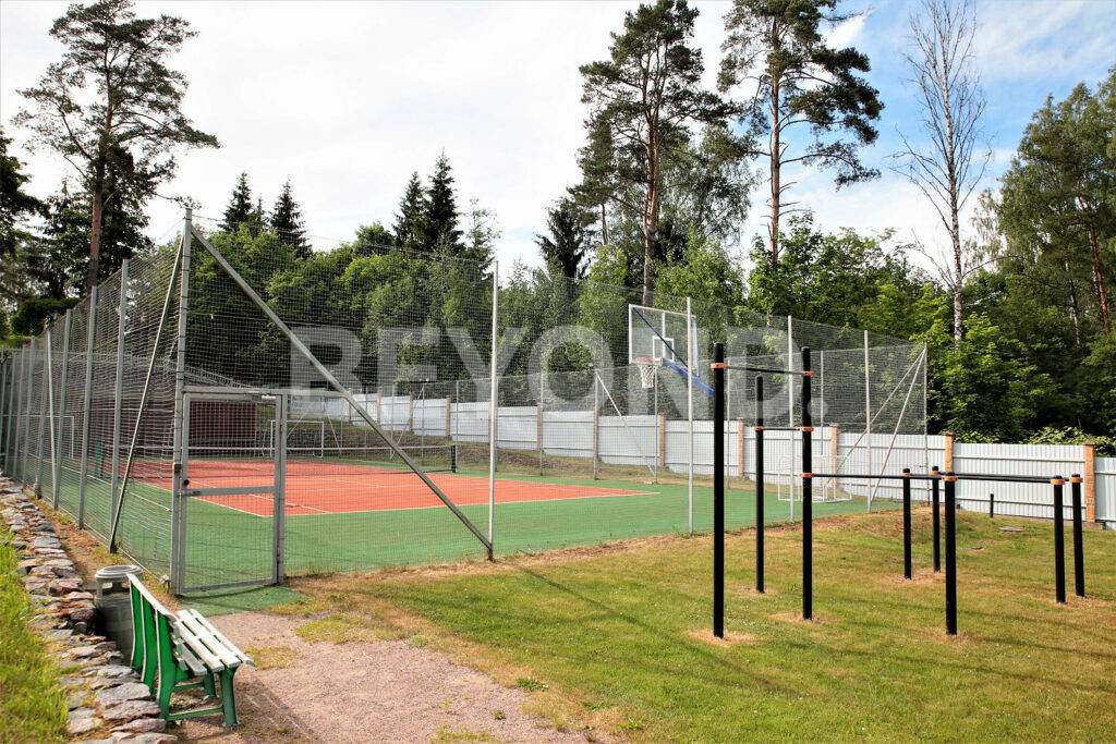 21_Sportivnaya_ploshchadka_v_pose_lke