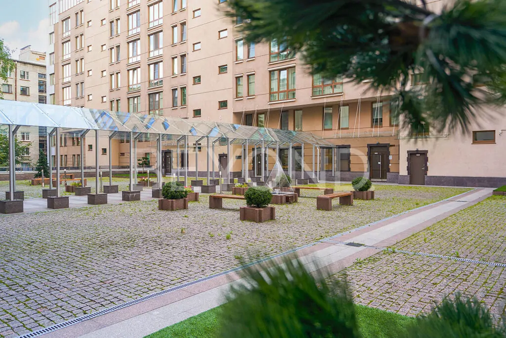 Внутренняя территория комплекса