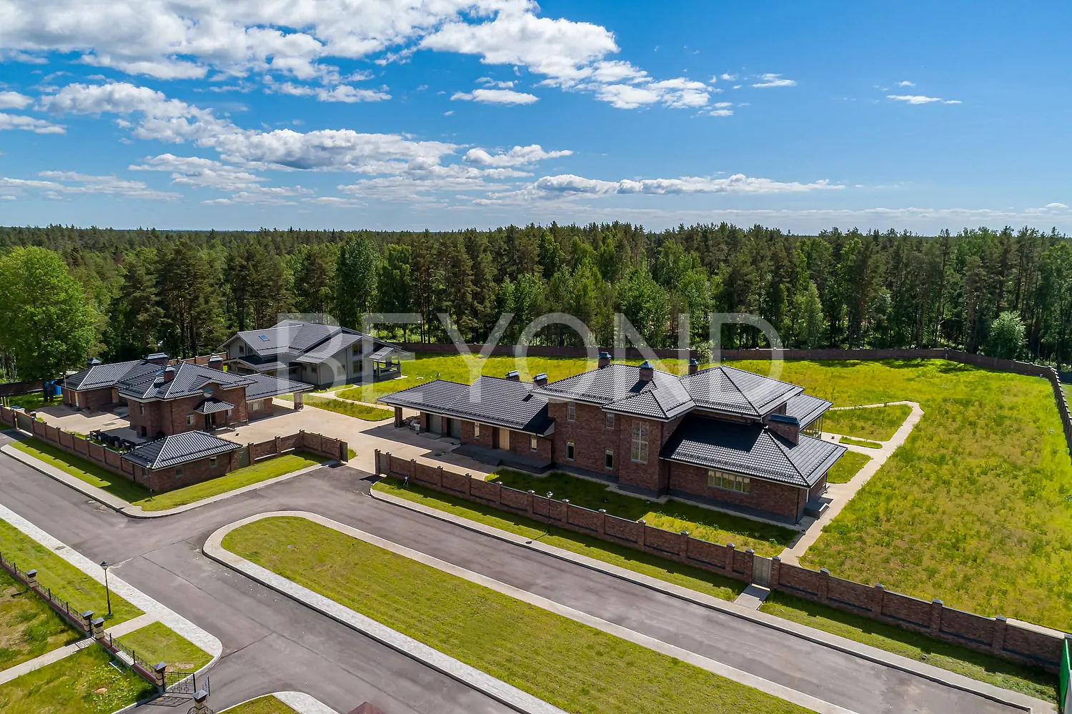 п. Ленинское – приватный усадебный комплекс в клубном поселке pic-1
