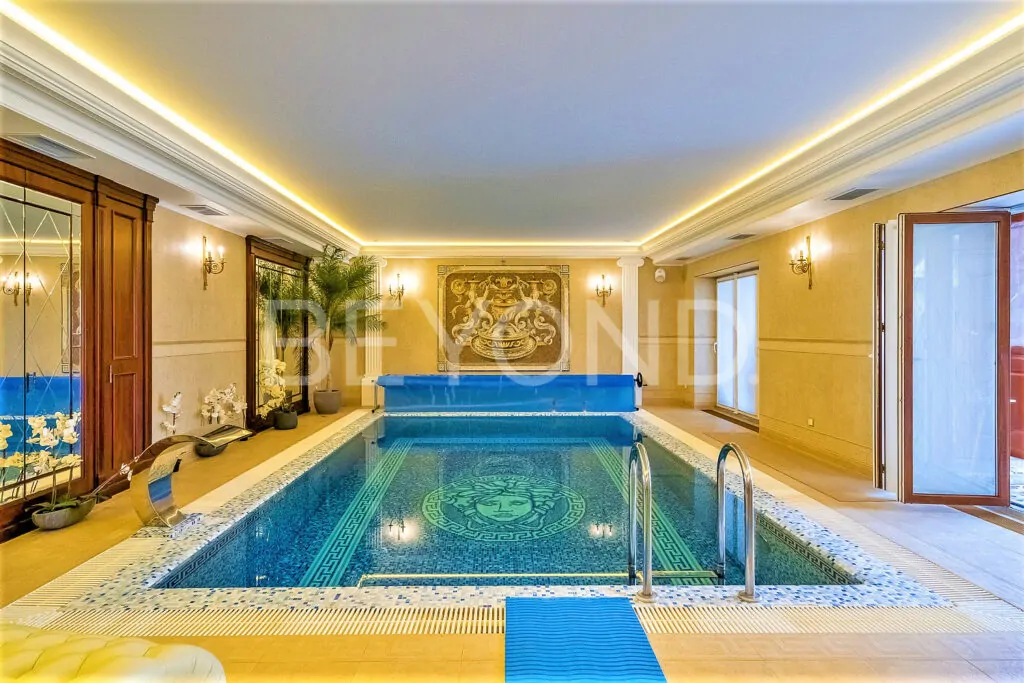 Бассейн в СПА-комлексе