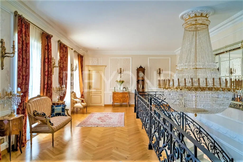 Холл второго этажа