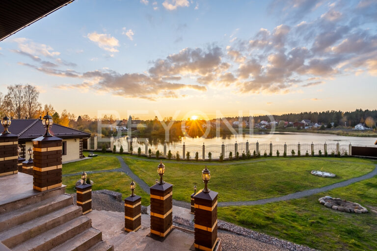 п. ленинское – дом с бассейном на берегу озера фото 2