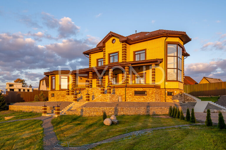 п. ленинское – дом с бассейном на берегу озера фото 3