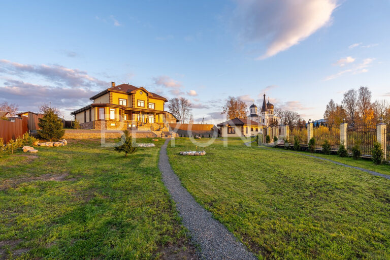 п. ленинское – дом с бассейном на берегу озера фото 5