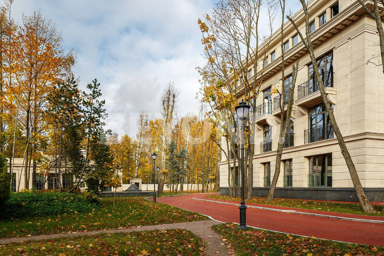 «резиденция на каменном» - резиденция с мезонином и террасой на крыше фото 2