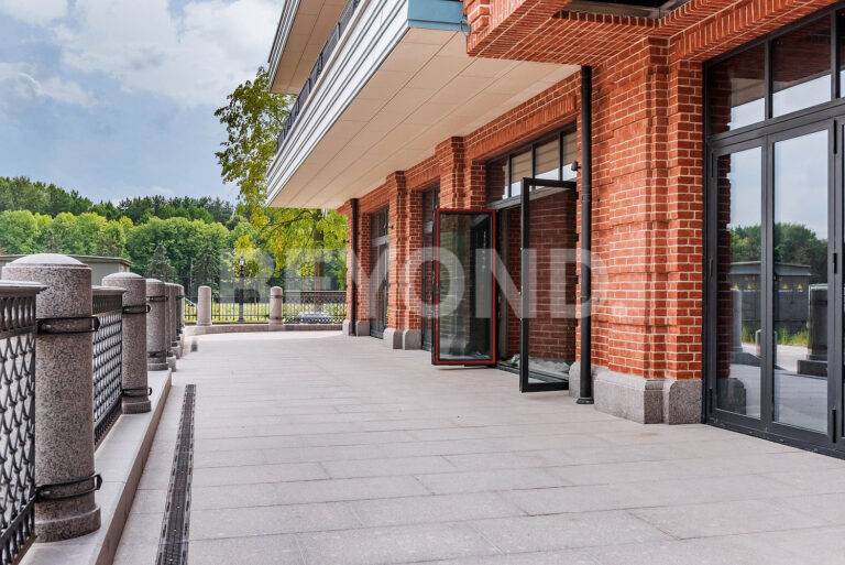 резиденция с просторной террасой фото 4