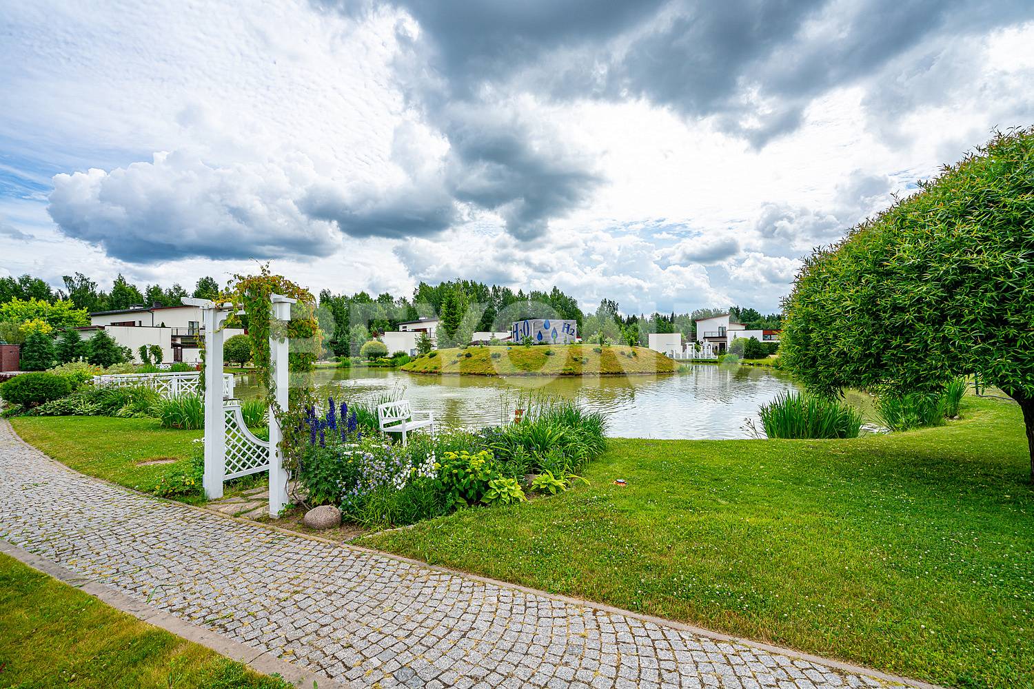 "медовое" - дом в поселке с развитой инфраструктурой фото 1