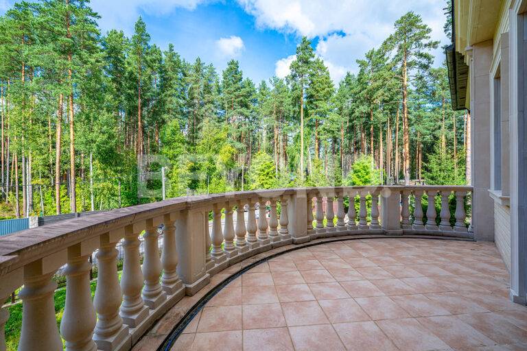 п. ленинское - особняк с просторными террасами в хвойном лесу фото 4