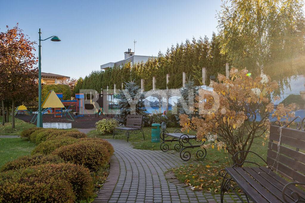 30_Detskaya_ploshchadka_s_progulochnoi__zonoi_