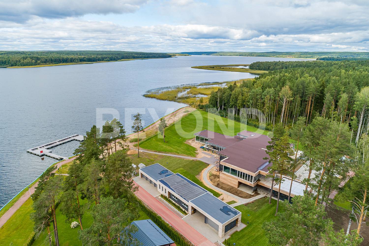 Likkola club – резиденция в современном стиле на первой линии озера pic-2