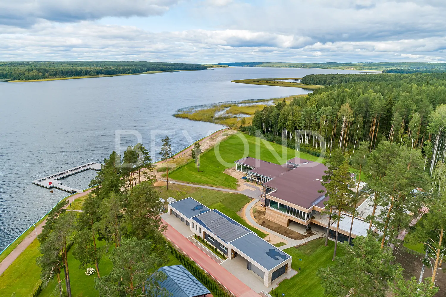 Likkola club – резиденция в современном стиле на первой линии озера pic-2