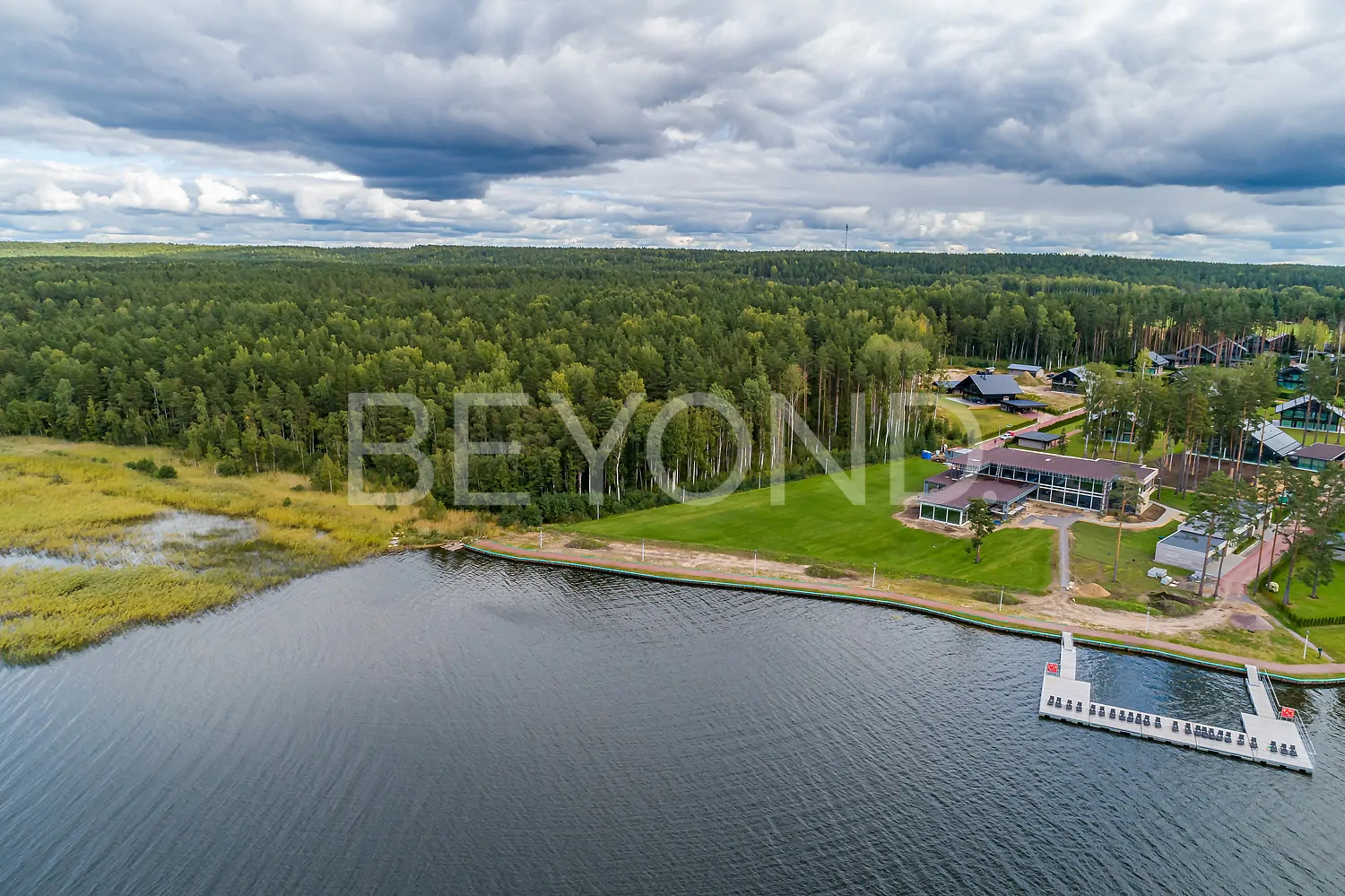 Likkola club – резиденция в современном стиле на первой линии озера pic-3