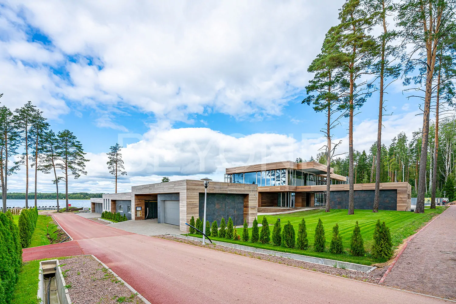 Likkola club – резиденция в современном стиле на первой линии озера pic-1