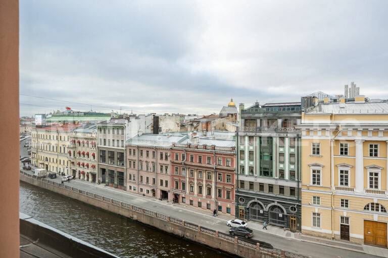 наб. реки мойки, 40 – лофт с видом на воду в «золотом» окружении фото 2