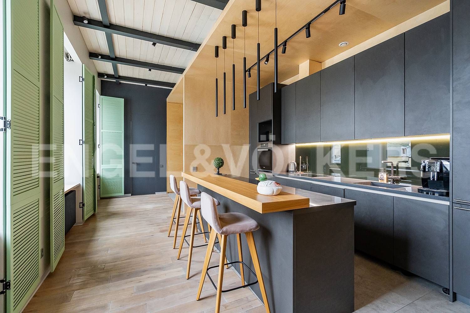 наб. реки мойки, 40 – лофт с видом на воду в «золотом» окружении фото 1