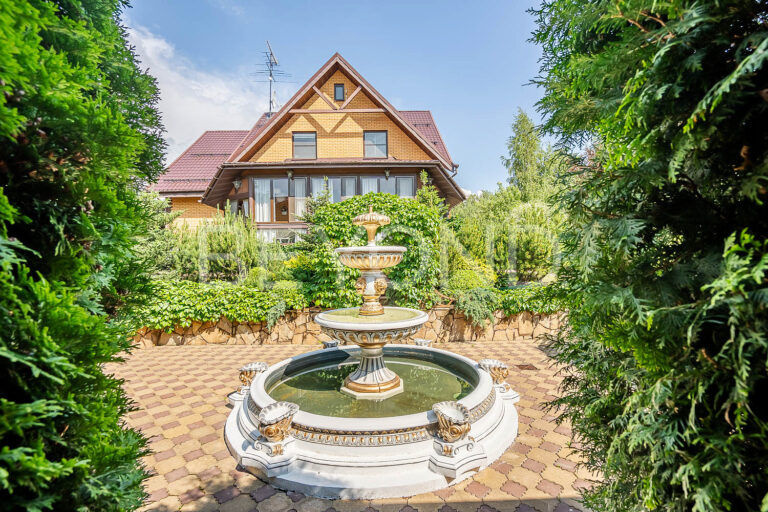 д. хязельки - дом с собственным прудом и фонтаном фото 1