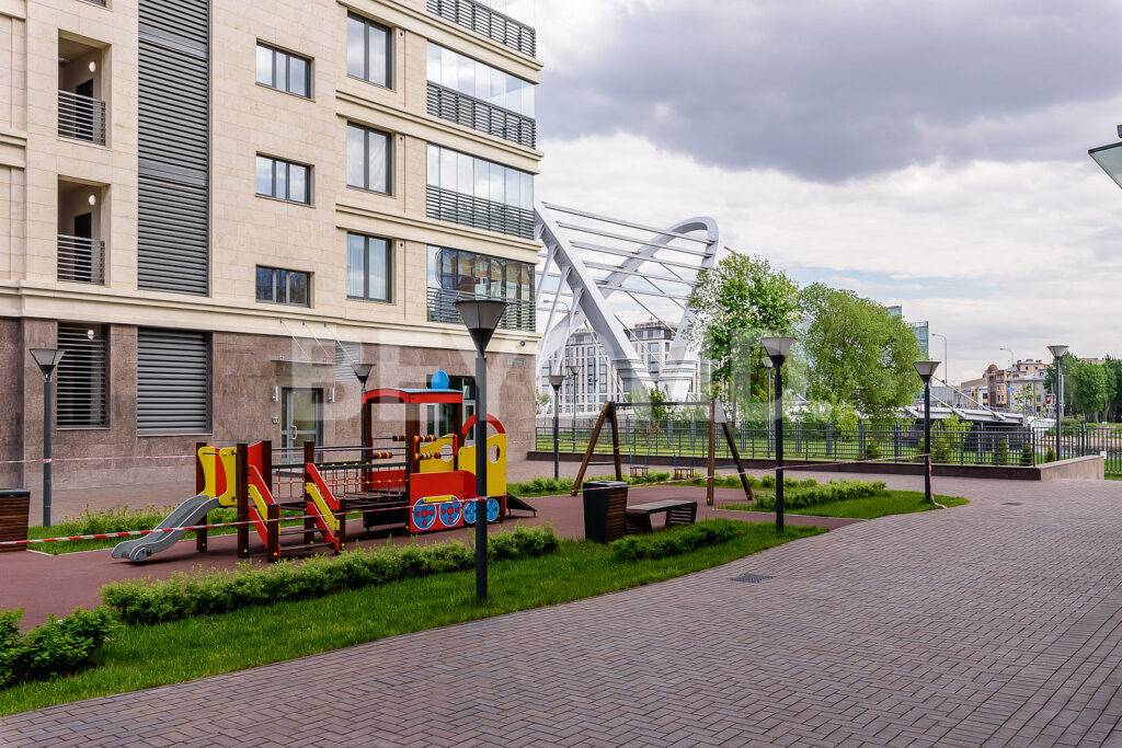 12_Vykhod_na_naberezhnuyu