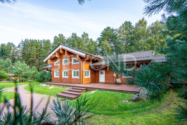 п. запорожское - дом из цельного бруса особо ценной породы алтайского кедра на первой линии р. бурная фото 2