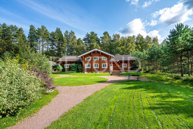 п. запорожское - дом из цельного бруса особо ценной породы алтайского кедра на первой линии р. бурная фото 3