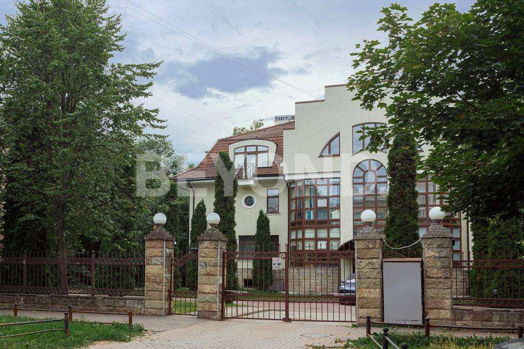18_Dom_na_8_rezidentsii__na_Vasilevskom_ostrove