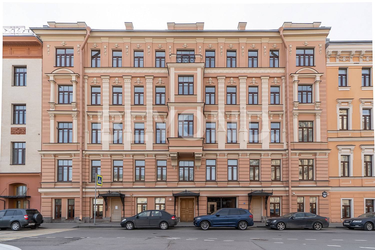 смольный, 13 – «витрина» смольного собора фото 3