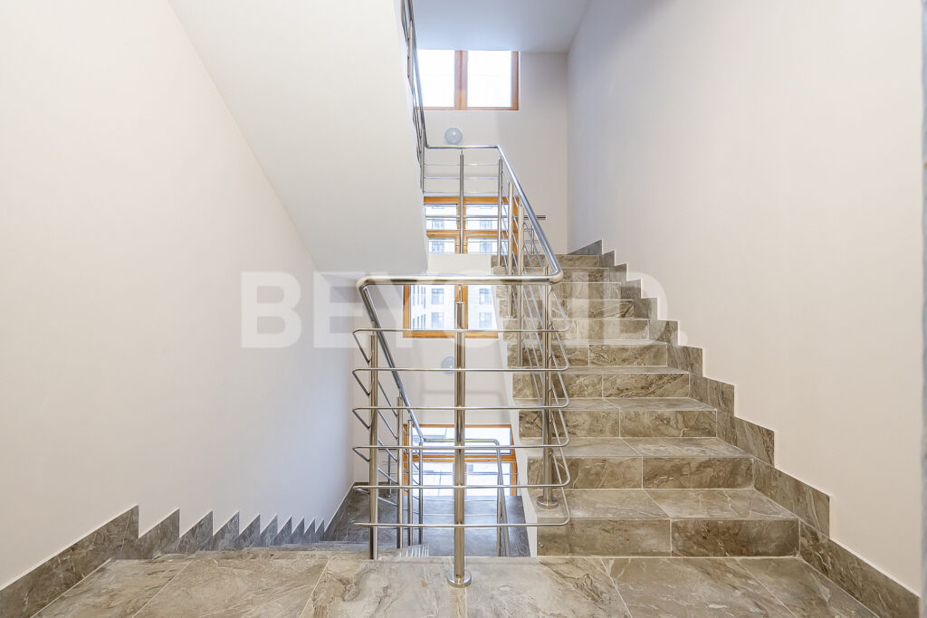 Оформление лестниц Neva Haus