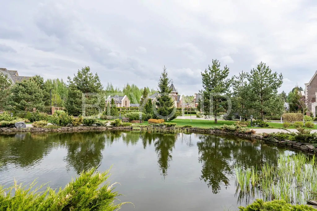 Озеро в поселке