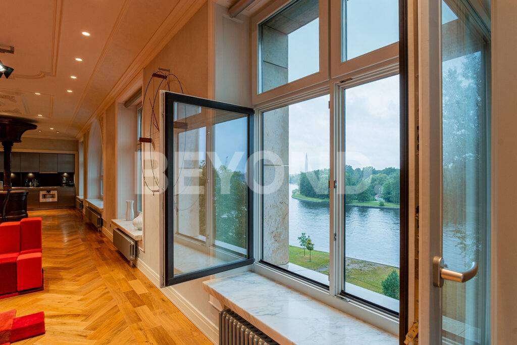 10_Panoramnye_okna_v_gostinoy