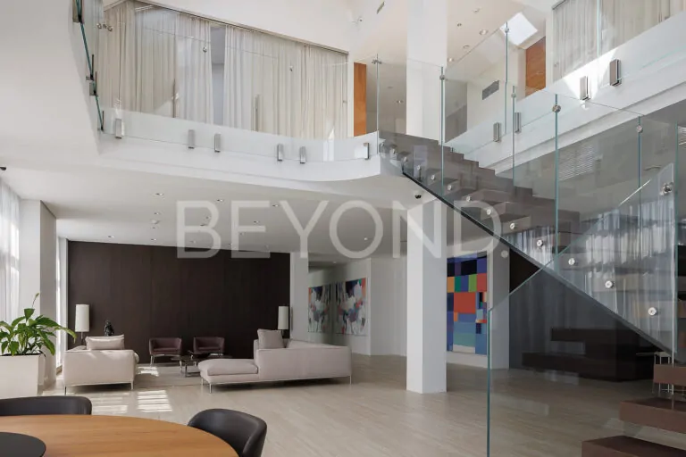 наб. мартынова, 18 - элегантный пентхаус в стиле премиального минимализма фото 1