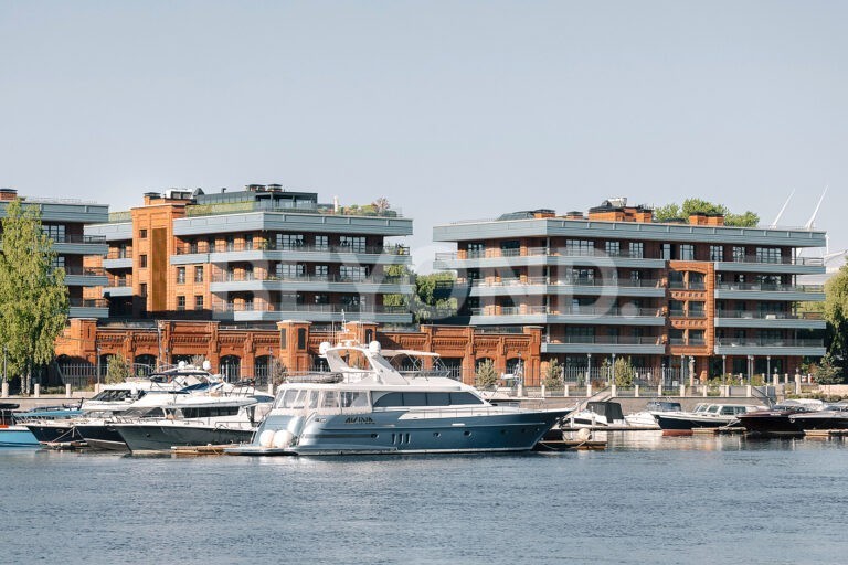 "императорский яхтъ-клуб" - резиденция с двумя террасами и видом на гребной канал и частный парк фото 3