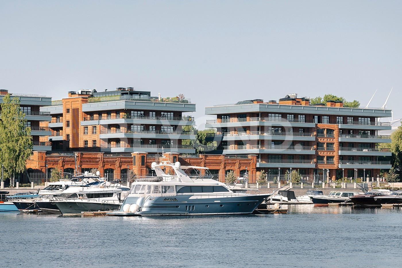 "императорский яхтъ-клуб" - резиденция с двумя террасами и видом на гребной канал и частный парк фото 3