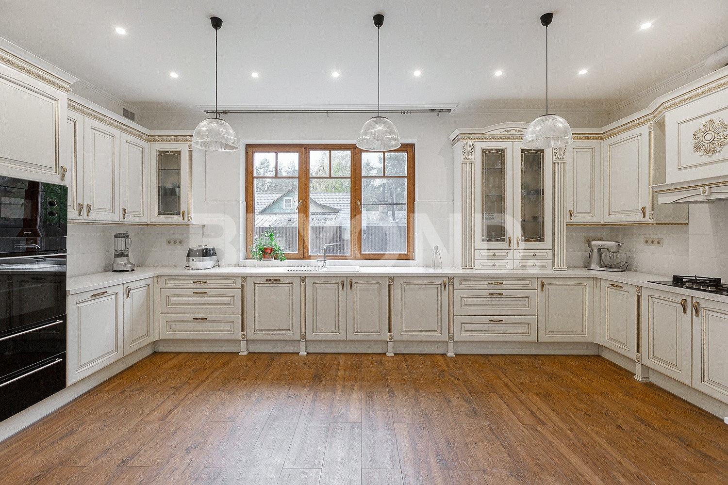 "золотой квадрат"- загородный дом в черте города фото 2