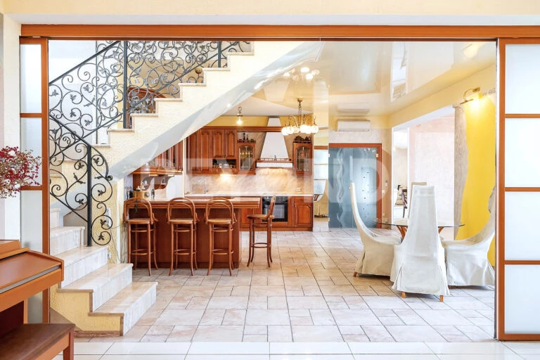 7-я линия в.о., 34 – атмосфера загородного дома в историческом центре фото 2