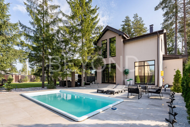 "савоя" - загородный дом с бассейном под открытым небом фото 1