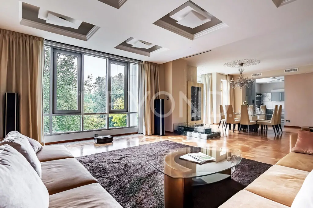 Пространство для комфортного отдыха в гостиной 71 кв м