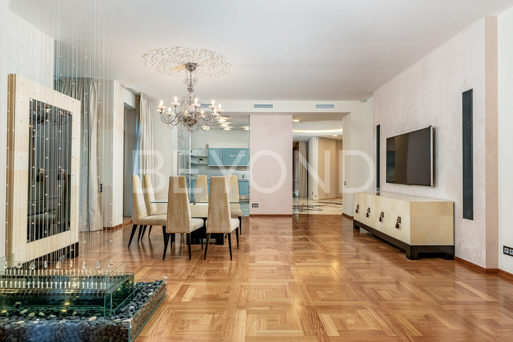 Итальянская мебель TURA, MINOTTI, инсталляция-водопад