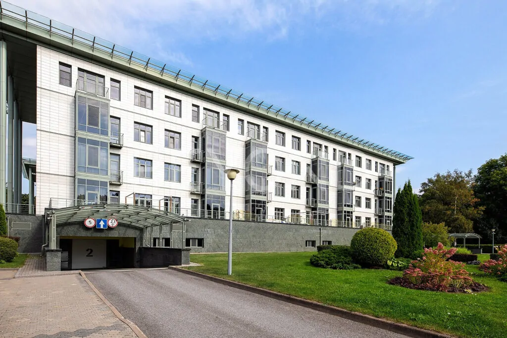 Кладовая и 4 парковочных места в подземном паркинге