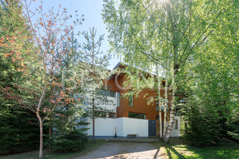 кп "охтинское раздолье"- загородный дом, утопающий в вековых елях, с прямым выходом к озеру фото 4