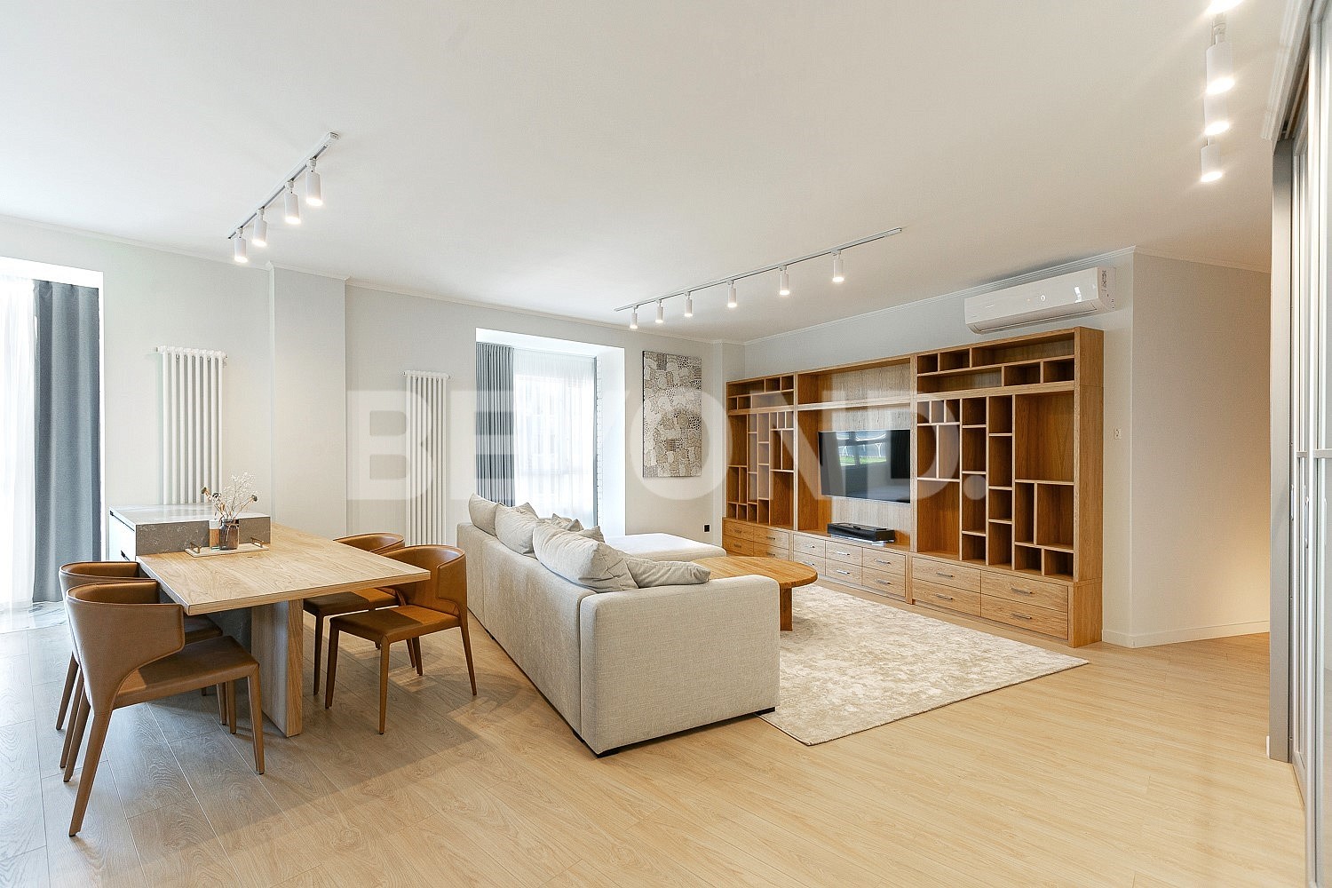 "морской фасад" - современный интерьер с морским пейзажем фото 1