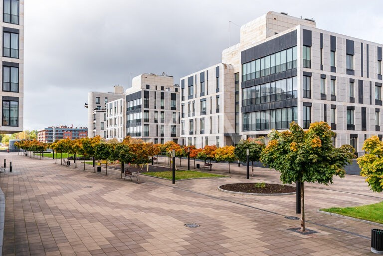 наб. мартынова, 74 – вид на зелень парков в «доме у моря» фото 5