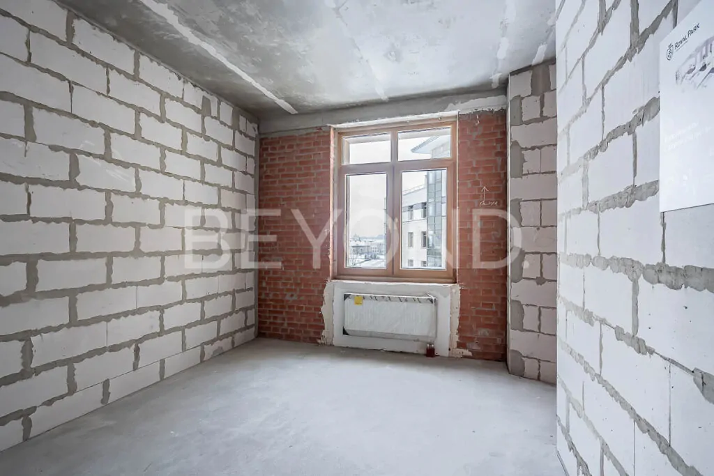 Кухня с видом на мост Красного Курсанта и Ждановскую набережную