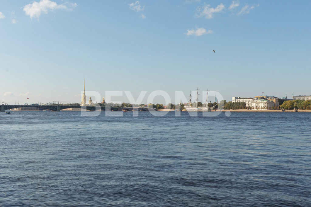 Уникальность места на набережной Невы в сердце исторического Санкт-Петербурга