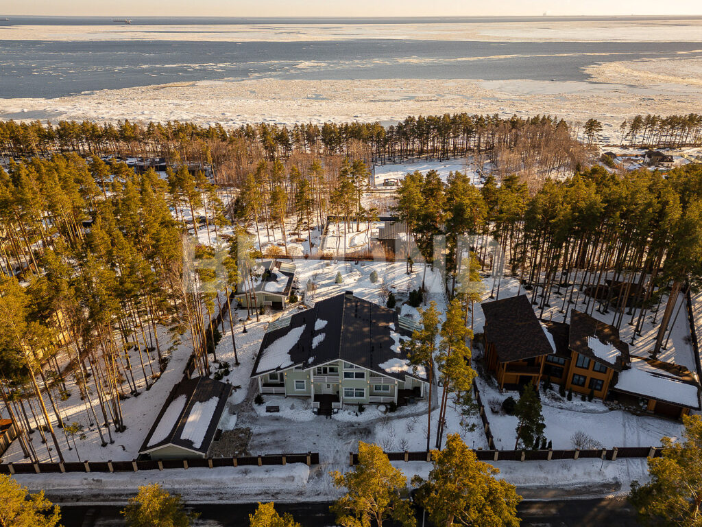 Вид сверху с Финским заливом