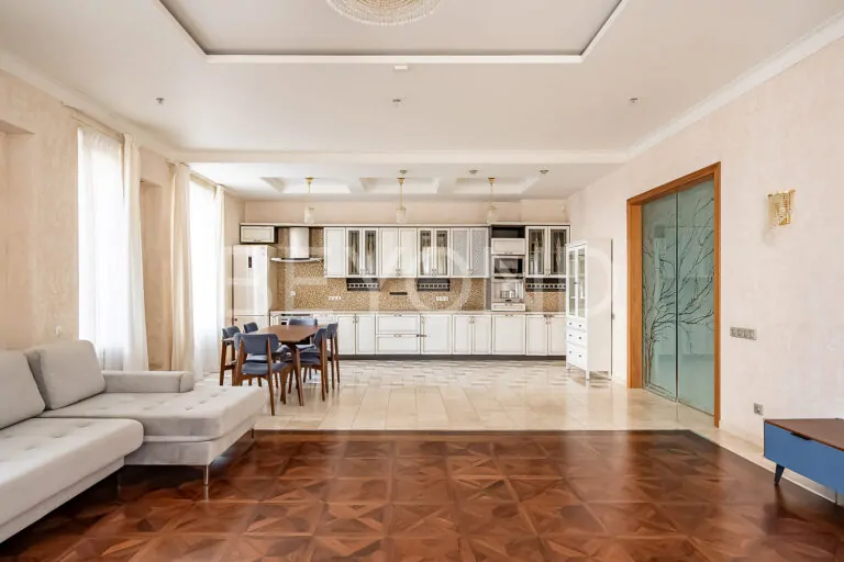 наб. мартынова, 74 - загородный уют в центре крестовского фото 1