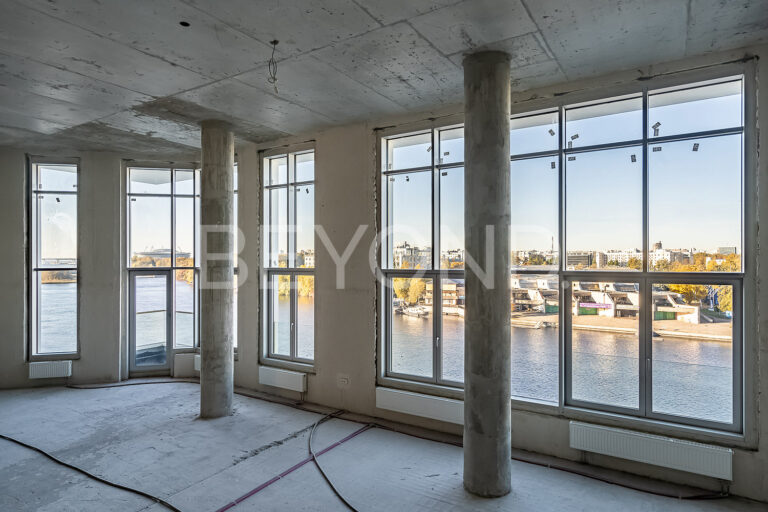 "леонтьевский мыс" - вид на воду и «лахта центр» фото 2