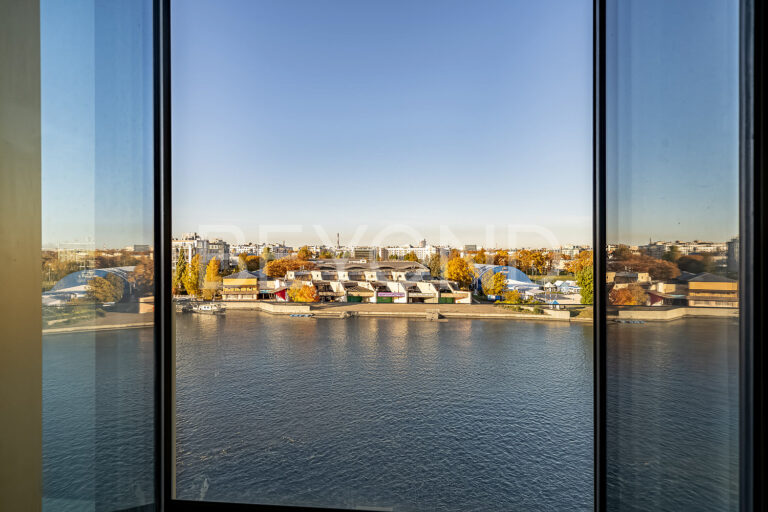 "леонтьевский мыс" - вид на воду и «лахта центр» фото 5