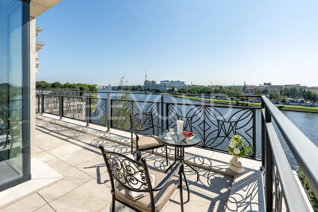 Вид с террасы на Малую Невку